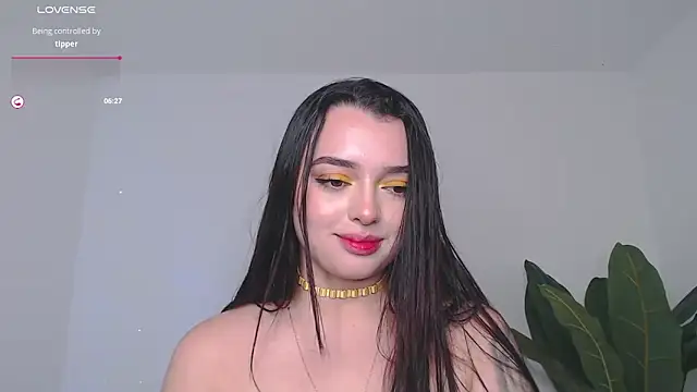 Snapshot of sophialorens_s chatting on 01.04.25 sophialorens s online show from 01.04.25