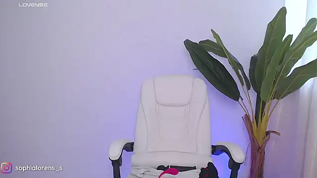 Snapshot of sophialorens_s chatting on 02.27.25 sophialorens s online show from 02.27.25