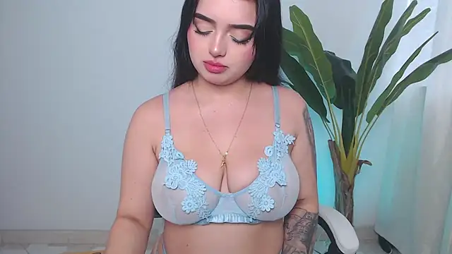 Snapshot of sophialorens_s chatting on 03.05.25 sophialorens s online show from 03.05.25