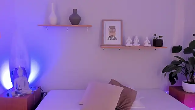 Snapshot of moll1e_ chatting on 03.05.25 moll1e online show from 03.05.25