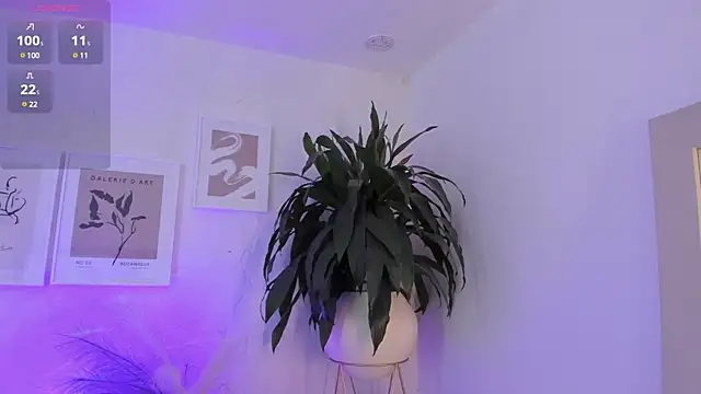 Snapshot of moll1e_ chatting on 03.17.25 moll1e online show from 03.17.25