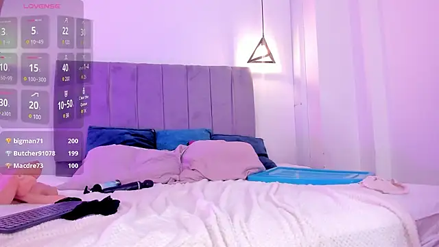 lady nylon  online show from 01.24.25