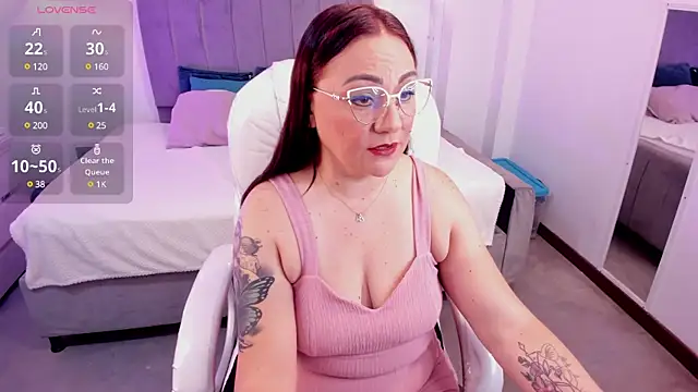 lady nylon  online show from 01.28.25