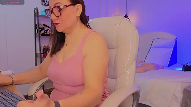 lady nylon  online show from 11.08.25