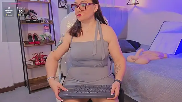 lady nylon  online show from 11.18.25