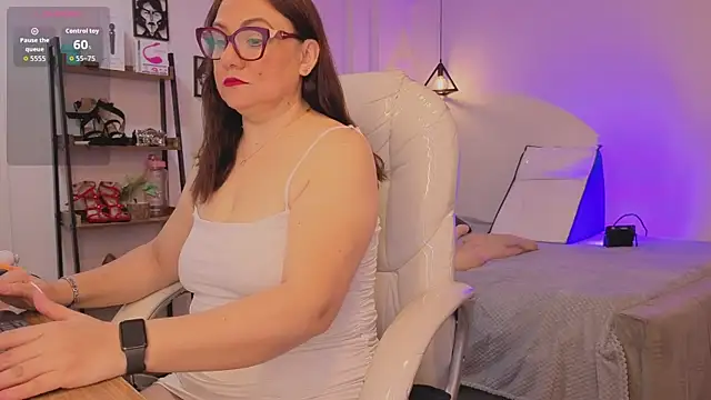 lady nylon  online show from 11.28.25