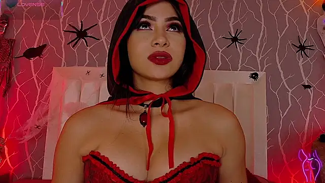 Snapshot of madison_fox1 chatting on 10.31.25 madison fox1 online show from 10.31.25