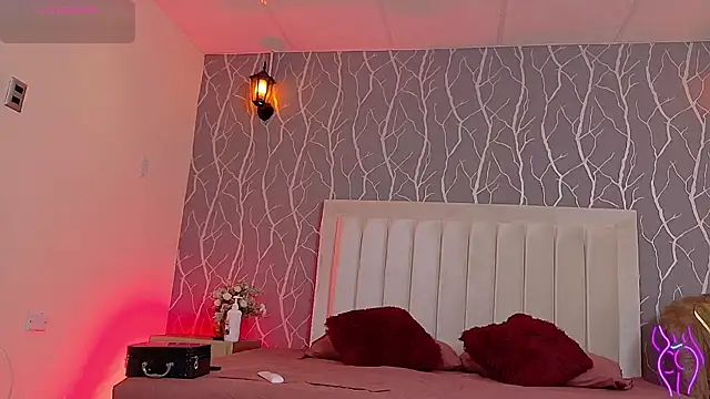 Snapshot of madison_fox1 chatting on 11.12.25 madison fox1 online show from 11.12.25