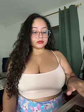 Snapshot of CurlyGirl_1 chatting on 11.13.25 CurlyGirl 1 online show from 11.13.25