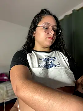 Snapshot of CurlyGirl_1 chatting on 11.25.25 CurlyGirl 1 online show from 11.25.25