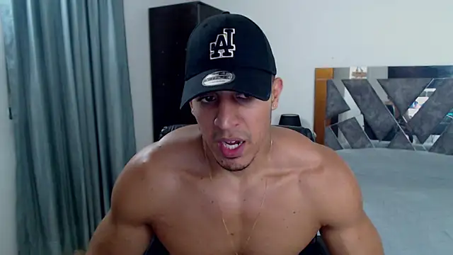 Snapshot of Frank_heaven01 chatting on 02.16.25 Frank heaven01 online show from 02.16.25