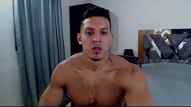 Snapshot of Frank_heaven01 chatting on 01.12.26 Frank heaven01 online show from 01.12.26