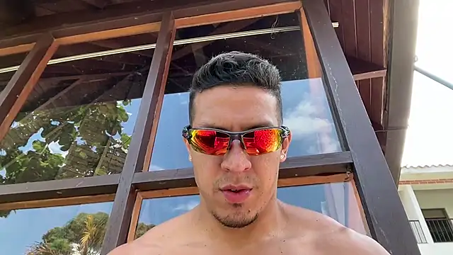 Snapshot of Frank_heaven01 chatting on 02.04.26 Frank heaven01 online show from 02.04.26