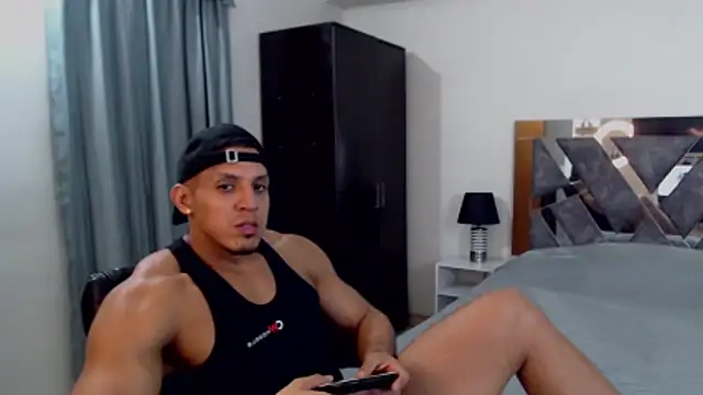 Snapshot of Frank_heaven01 chatting on 02.11.26 Frank heaven01 online show from 02.11.26