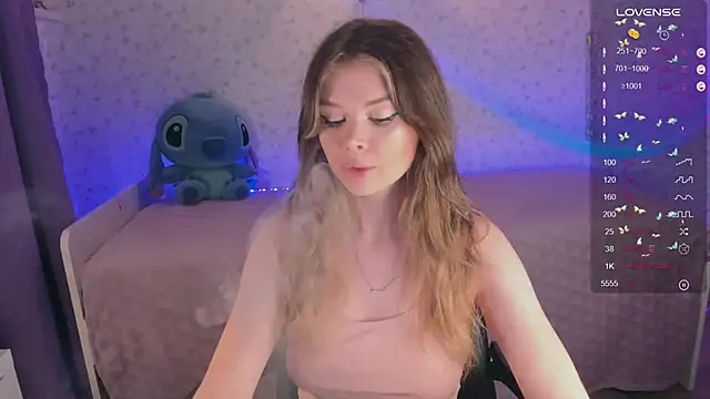 Snapshot of VeronaAura chatting on 02.12.25 VeronaAura online show from 02.12.25