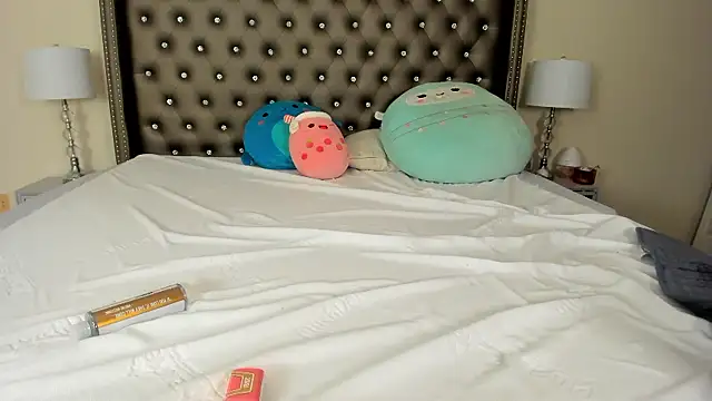 NadiaLyla online show from 01.10.26