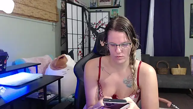 Sarahtineke online show from 11.19.25