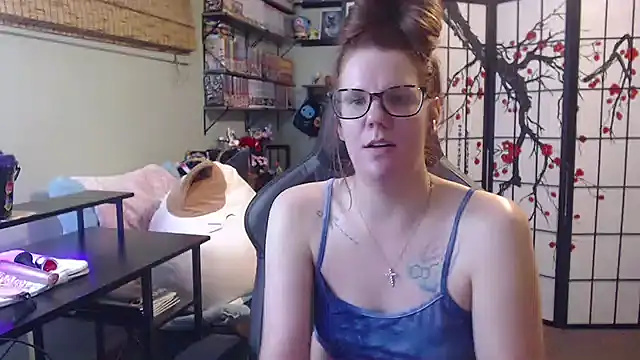 Sarahtineke online show from 06.11.26