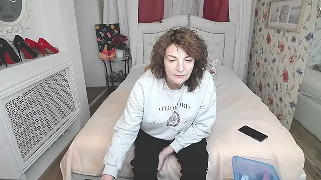 Snapshot of AmiHotGranny chatting on 11.18.25 AmiHotGranny online show from 11.18.25