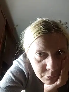 Snapshot of LeraSweet chatting on 10.23.25 LeraSweet online show from 10.23.25