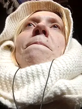 Snapshot of LeraSweet chatting on 12.15.25 LeraSweet online show from 12.15.25