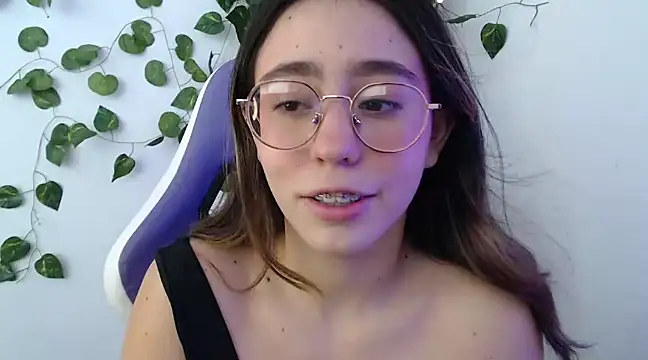 Snapshot of BlairVicent chatting on 02.07.25 BlairVicent online show from 02.07.25