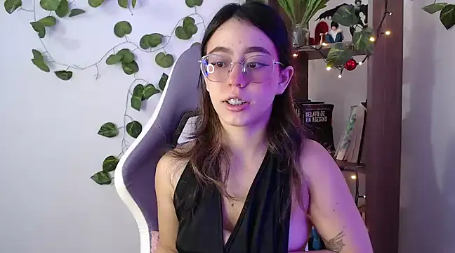 Snapshot of BlairVicent chatting on 02.27.25 BlairVicent online show from 02.27.25