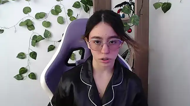 Snapshot of BlairVicent chatting on 03.18.25 BlairVicent online show from 03.18.25