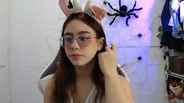 Snapshot of BlairVicent chatting on 10.14.25 BlairVicent online show from 10.14.25