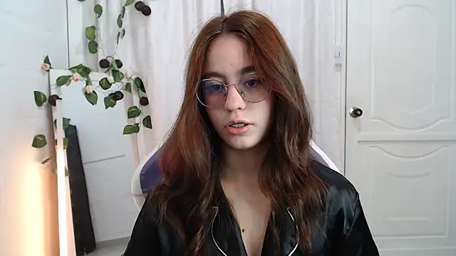 Snapshot of BlairVicent chatting on 11.04.25 BlairVicent online show from 11.04.25