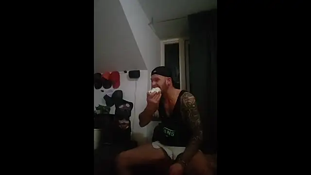 Snapshot of eltoulou chatting on 01.26.25 eltoulou online show from 01.26.25