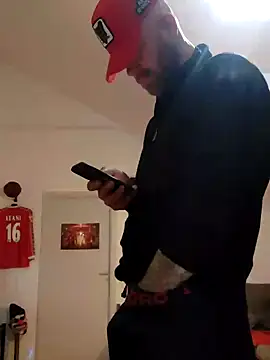 Snapshot of eltoulou chatting on 02.04.25 eltoulou online show from 02.04.25