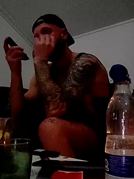 Snapshot of eltoulou chatting on 03.04.25 eltoulou online show from 03.04.25