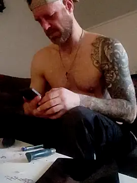 Snapshot of eltoulou chatting on 03.05.25 eltoulou online show from 03.05.25