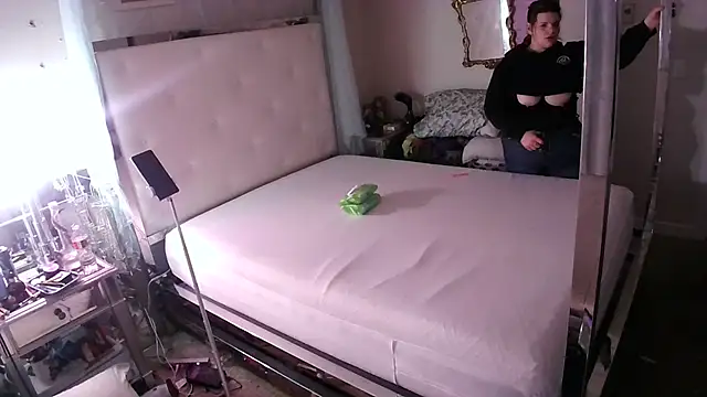 Snapshot of BeckiTooSweet chatting on 03.02.25 BeckiTooSweet online show from 03.02.25