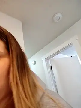 Snapshot of BeckiTooSweet chatting on 03.13.25 BeckiTooSweet online show from 03.13.25