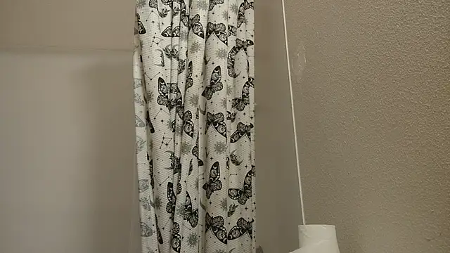 Snapshot of BeckiTooSweet chatting on 10.26.25 BeckiTooSweet online show from 10.26.25