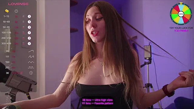 Snapshot of VunderSEX chatting on 01.04.25 VunderSEX online show from 01.04.25