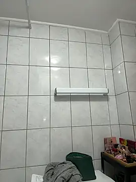 Snapshot of deliaroyal chatting on 02.21.25 deliaroyal online show from 02.21.25