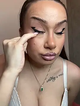 Snapshot of deliaroyal chatting on 03.02.25 deliaroyal online show from 03.02.25