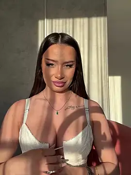 Snapshot of deliaroyal chatting on 03.21.25 deliaroyal online show from 03.21.25