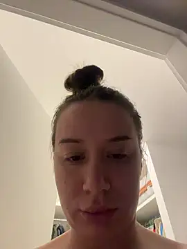 Snapshot of deliaroyal chatting on 11.15.25 deliaroyal online show from 11.15.25