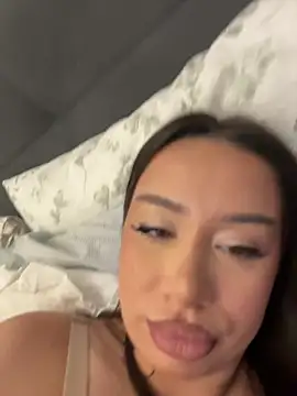 Snapshot of deliaroyal chatting on 11.16.25 deliaroyal online show from 11.16.25