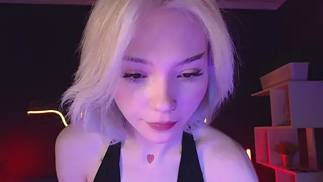 Snapshot of SandraBoyl chatting on 01.16.25 SandraBoyl online show from 01.16.25