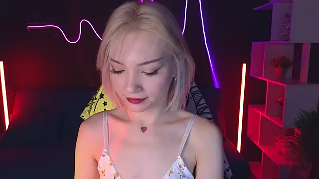 Snapshot of SandraBoyl chatting on 01.22.25 SandraBoyl online show from 01.22.25