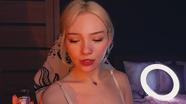 Snapshot of SandraBoyl chatting on 01.24.25 SandraBoyl online show from 01.24.25