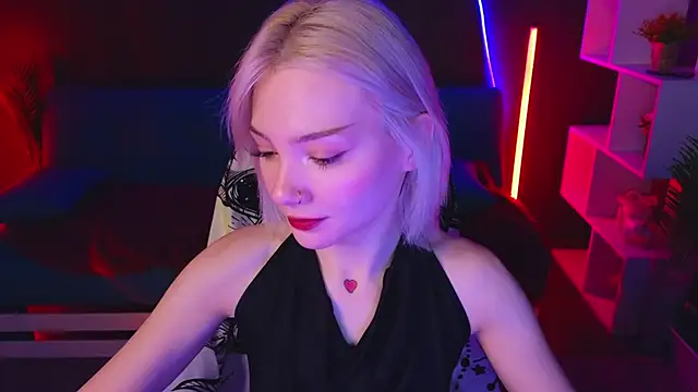 Snapshot of SandraBoyl chatting on 01.29.25 SandraBoyl online show from 01.29.25