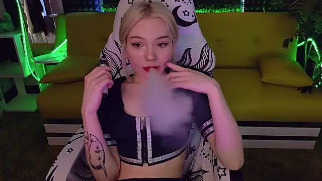 Snapshot of SandraBoyl chatting on 01.31.25 SandraBoyl online show from 01.31.25