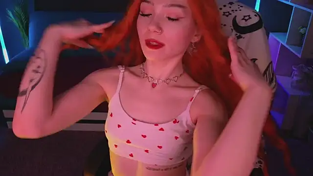 Snapshot of SandraBoyl chatting on 02.09.25 SandraBoyl online show from 02.09.25