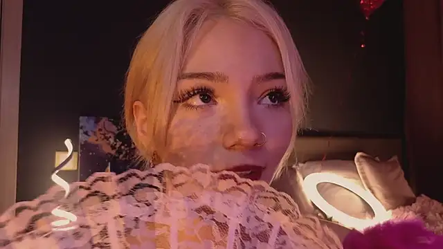 Snapshot of SandraBoyl chatting on 03.15.25 SandraBoyl online show from 03.15.25